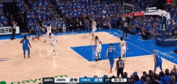 顶级拆炸弹！阿隆-维金斯后撤步三分压哨命中