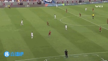 啊⁉️玻利维亚后卫半高球回传，门将逆天停球遭穿裆开场就送乌龙