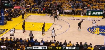 无敌了！爱德华兹突破前后夹击1V3对抗左手2+1 康利随后三分也进