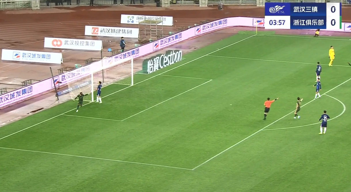 半场-三镇0-4浙江 王钰栋造乌龙+处子球布彭扎双响邵璞亮失误送礼