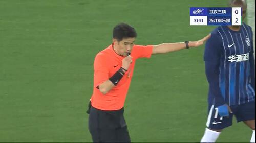 半场-三镇0-4浙江 王钰栋造乌龙+处子球布彭扎双响邵璞亮失误送礼