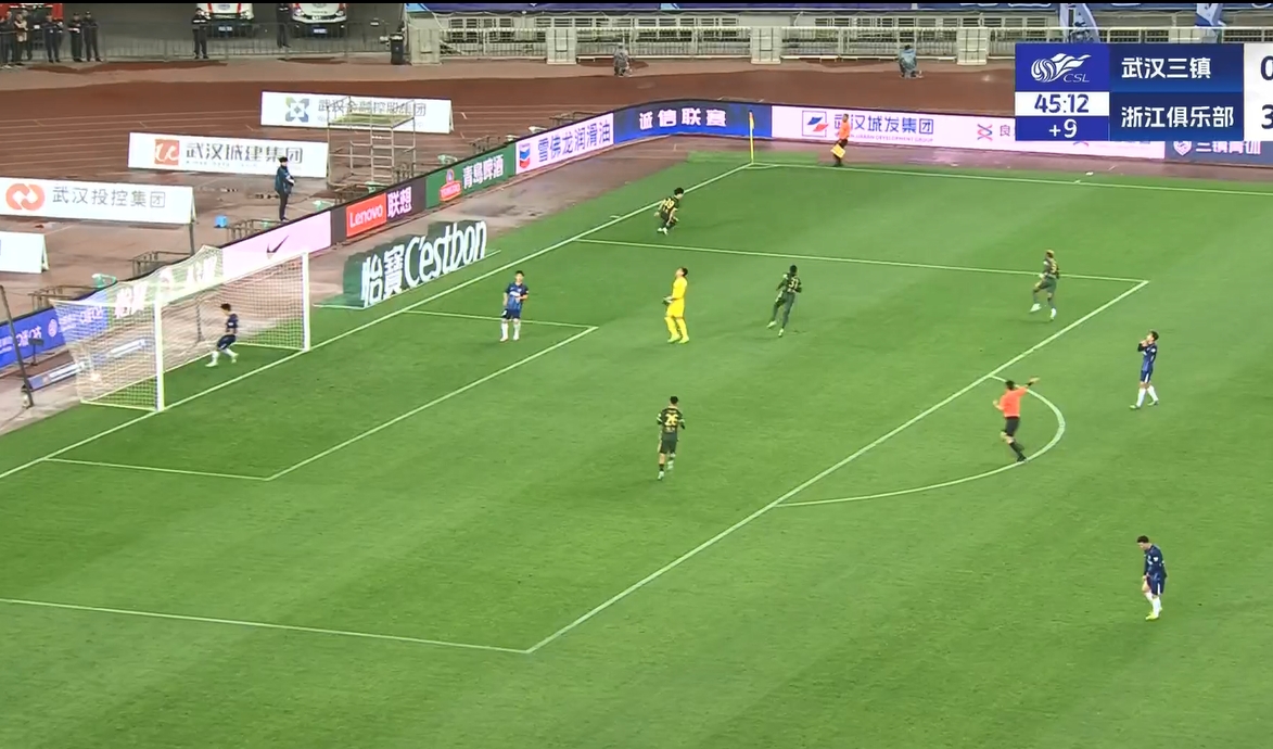 半场-三镇0-4浙江 王钰栋造乌龙+处子球布彭扎双响邵璞亮失误送礼
