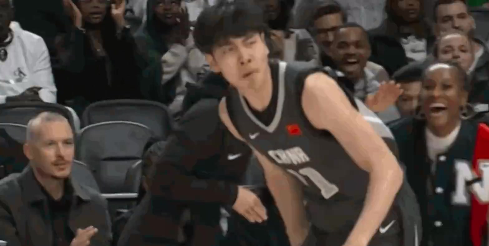 张博源耐克峰会6分钟6分&献双手扣篮 助国际队半场领先美国队9分