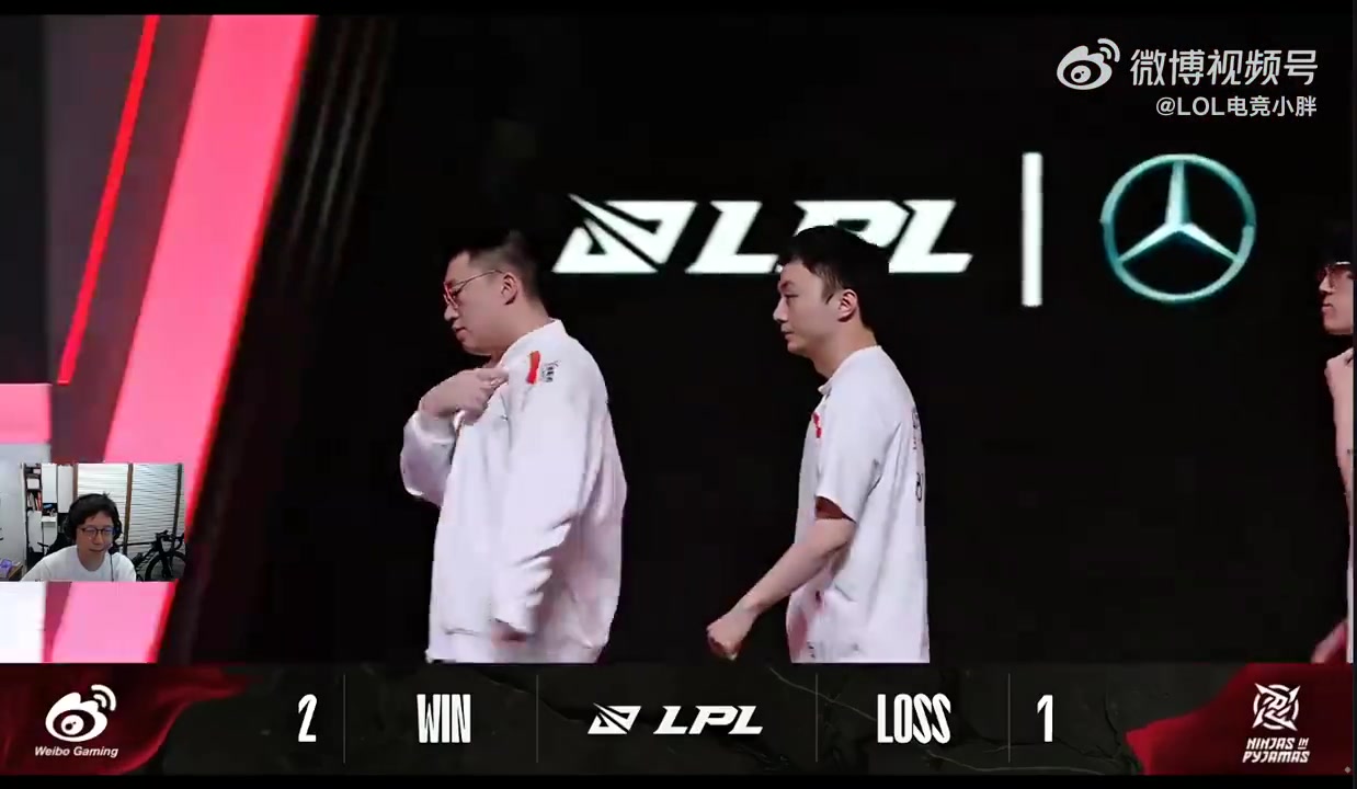 二路解说看Doinb和Tian碰拳：没抱，只碰了下拳，平平淡淡才是真