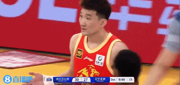 要控制情绪啊！赵继伟上抢形成争球 孙铭徽和裁判激烈交流+吃T