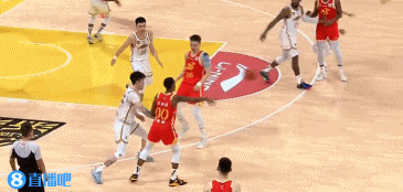 要控制情绪啊！赵继伟上抢形成争球 孙铭徽和裁判激烈交流+吃T