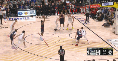 🙃三节分差16分！哈登罚球不中 布劳恩快攻追身三分