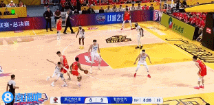 这么准的嘛！内森-奈特连续在外线飙中三分 助广厦扩大领先！