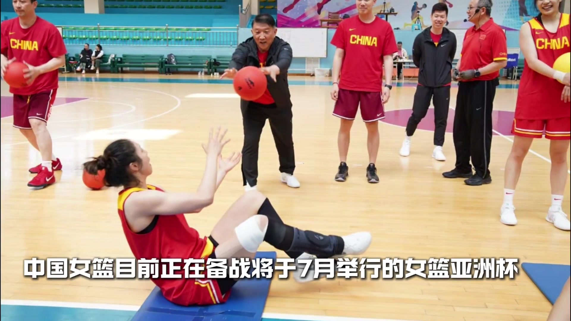 宫鲁鸣：中国女篮体能和国际上有差距 支持更多队员去海外联赛