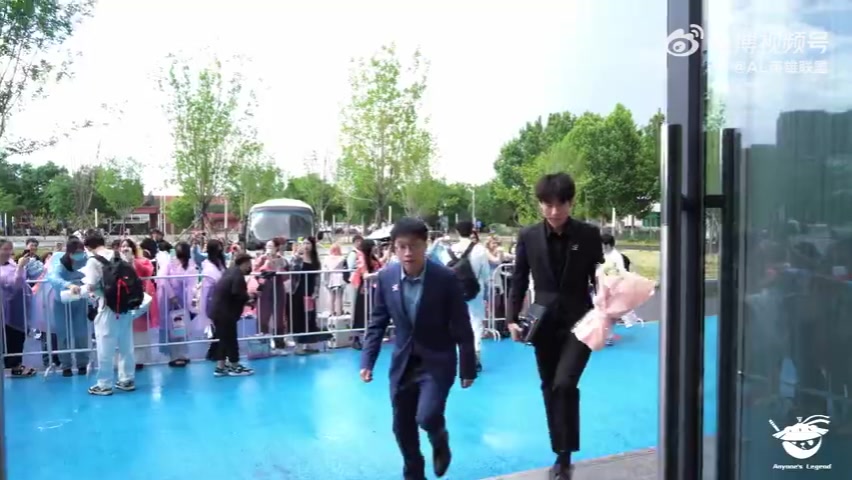 AL发布战胜BLG赛事Vlog：我真的很想哭，但我们要把泪水留在决赛